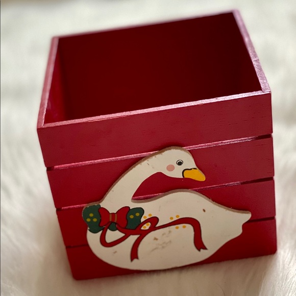 VINTAGE WOOD CRATE POT STORAGE WITH HOLIDAY DUCK - Picture 5 of 5
